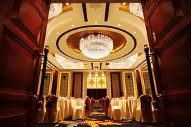 女编剧参加导演饭局：警方认定遭到猥亵，信息公开后被网暴图片