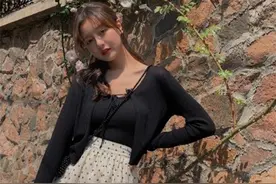 今年火了一种穿法，叫“吊带+开衫”，性感高级，超洋气图片