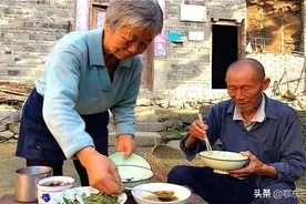 农村人吃饭喜欢用大碗，城市人喜欢用小碗，这是什么原因？图片