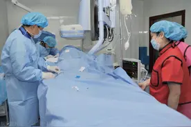 父亲节抢救38岁的年轻父亲！10岁小闺女在手术室外静静等候图片