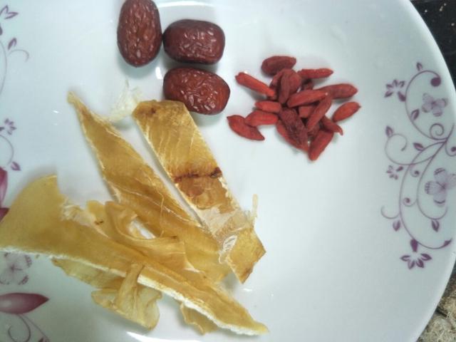 花胶椰子煲猪骨汤 2025年花胶椰子煲猪骨汤的功效