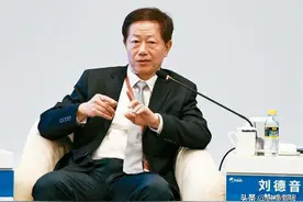 董明珠再也忍不住了，欺负华为没有人？大佬们纷纷给华为提供资金图片