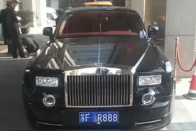 南通最老的一部劳斯莱斯幻影，车牌配车型"RR"，属于海门某土豪图片