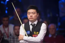 丁俊晖台球路上两个最重要的女人，母亲患癌去世，妻子甘当贤内助图片