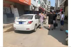 【他忽然在办公室晕倒，监控拍下揪心一幕】 #最美浙警#图片