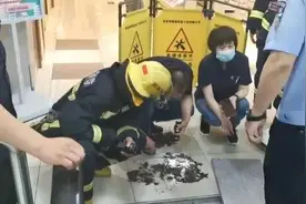 4岁男孩手指被夹断！又是扶梯！青岛家长要当心了图片
