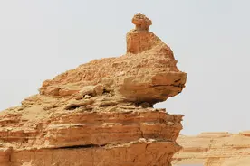 雅丹魔鬼城图片