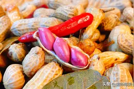 水煮花生时，最忌只放盐煮！往水里加这三样东西，花生更香更入味图片