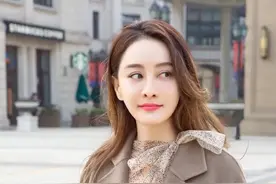 陈德容吃饭会友，短裙下美腿哪像46岁，离婚一年半容光焕发图片