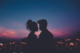 “老婆，你已经奔四了，离婚对你极为不利”“别废话，必须离婚”图片