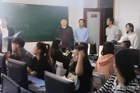开学聚焦课堂：校领导开学第一天“推门听课”图片