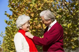 65岁的老人直言：与其把钱给外人挣，倒不如把钱给自己的儿媳挣图片