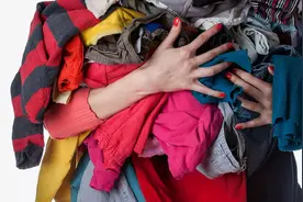 为什么说最好不要捐赠旧衣服，你那不是捐赠，是给人添麻烦图片