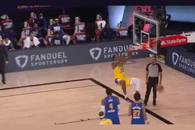 霍华德被吹爆了！下半场首发+封盖约基奇+暴扣+偷听，被盘活了图片