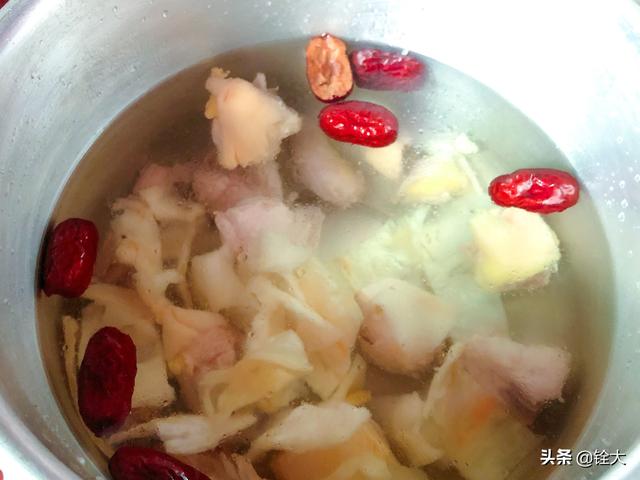 老母鸡炖花胶好处 2026年老母鸡炖花胶好处与功效