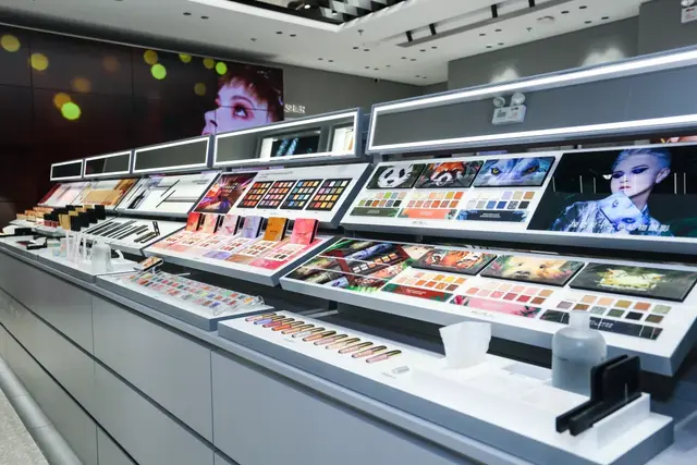 完美日记线下体验店终于开来郑州！新年限定也太可了