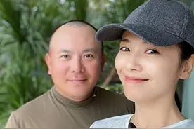 你并不胖只是骨架太显壮，快学学刘涛的气质显瘦穿搭，减龄还时尚图片