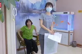 老人养生店按摩时腰部感到剧烈疼痛，医院一查吓一跳：骨折了视频封面