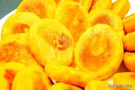 南瓜里打2个鸡蛋，竟然这么好吃！教你10分钟快速搞定全家早餐图片