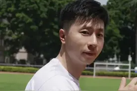 国乒终于归来！离开澳门抵达广州，队员们拍摄海报，刘诗雯现身图片