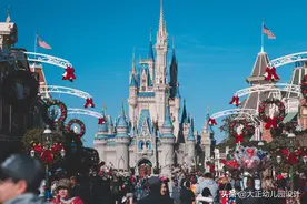 虽然最近环球影城很火，但我们还是想聊聊迪士尼的景观设计图片