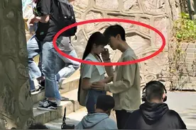 明星在南京大学校园拍戏，75元/人招群演，南大学子：与我何干？图片