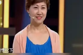 女士带7400万的帝王绿翡翠鉴宝，别人都说假货，专家：乾隆工图片
