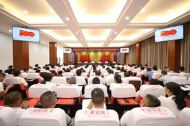 海棠区召开“两优一先”表彰大会！这些人和组织榜上有名→图片