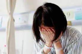 大三女生宿舍产子，生下9斤重男婴，舍友淡定道：这不是第一胎了图片