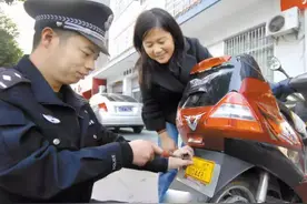 电动两轮车、三轮车、低速车、摩托车上牌、驾照、保险，一次说清图片