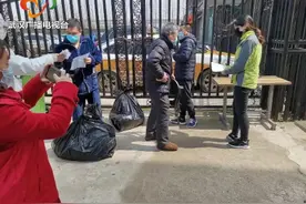 欢迎回家！这一幕幕暖哭治愈归来的他图片