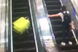 掉了！地铁手扶梯行李箱砸伤人，小伙赔了11万图片