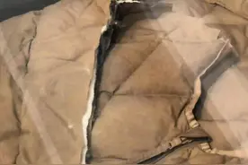 卫国戍边英雄遗物首次公开展出，一件被撕坏的棉衣见证那场激烈的战斗图片