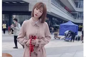 柳岩商场遛矮马引热议，五万一只超矜贵，提名金鸡奖被质疑？图片