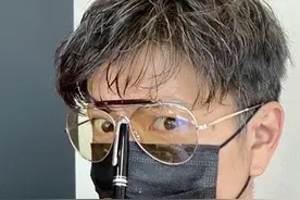 木村拓哉带万宝龙笔上工 天天换雷朋墨镜当型男图片
