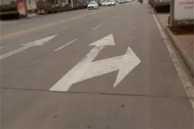 不小心闯了圆形红灯，灵机一动，直接右转会不会被罚？图片