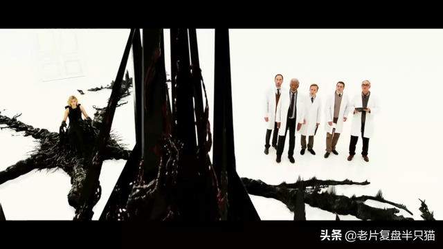 《超体》是烂片，还是神作？寡姐为什么吻警察，为什么变成U盘？