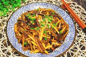 深秋时节它正肥美，遇到了别放过，鲜嫩应季好吃又便宜图片