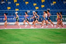 张德顺夺全运会女子10000米金牌图片