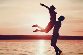 三种撒娇方式，可以让男人难以离开你图片