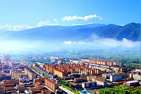 陕西宝鸡人口最少的县，拥有秦岭第一高峰，县城位于山间小平坝图片