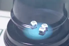 三个六都能让你看穿，难怪满桌子的钱都赢走了，这段真是太精彩了视频封面