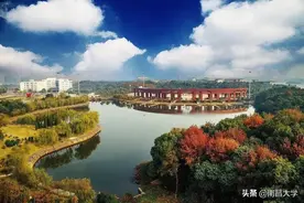 百年大学之光 开创辉煌道路：《Nature》专访校长周创兵图片