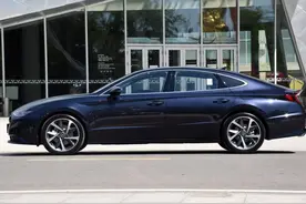 现代的中型轿车，入华加长到近5米，配2.0T与8AT，要成爆款？图片