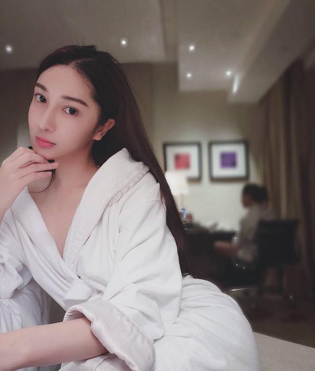 账号,后是曾经为吴亦凡辩护的明星网红,六六,苏芒,马薇薇等人被禁言