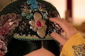 甄嬛传：皇上病倒，说起从前往事，甄嬛为什么吟了这样一句诗？图片