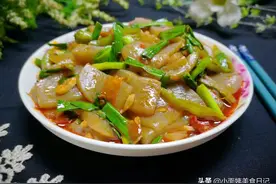 魔芋豆腐这种家常做法，不放肉也很香，好吃又下饭，比肉还香图片