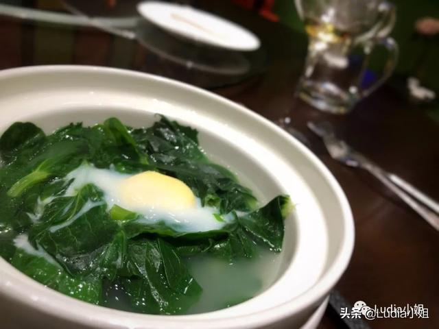 花胶乌鸡炖天山雪莲 花胶炖乌鸡的功效