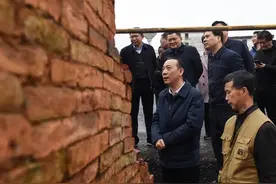 于秀明在调研宜春中心城区古城墙遗址时强调…图片