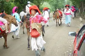 我国的母系社会人群摩梭人，男不婚女不嫁，走婚是他们的传统习俗图片